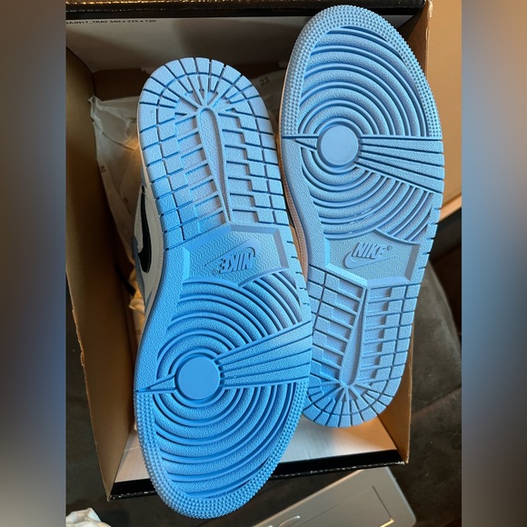 Jordan 1 Retro High OG
University Blue
Men’s 6
Women’s 7.5 - Picture 5 of 6